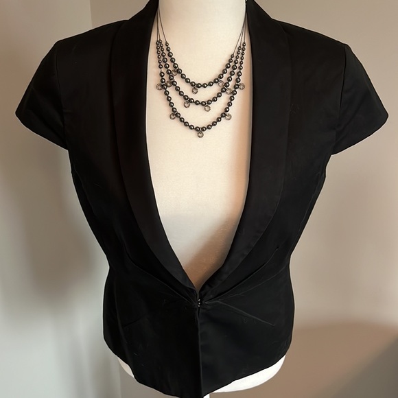 New York and Company stretch black cap sleeve lightweight business jacket - Picture 5 of 6